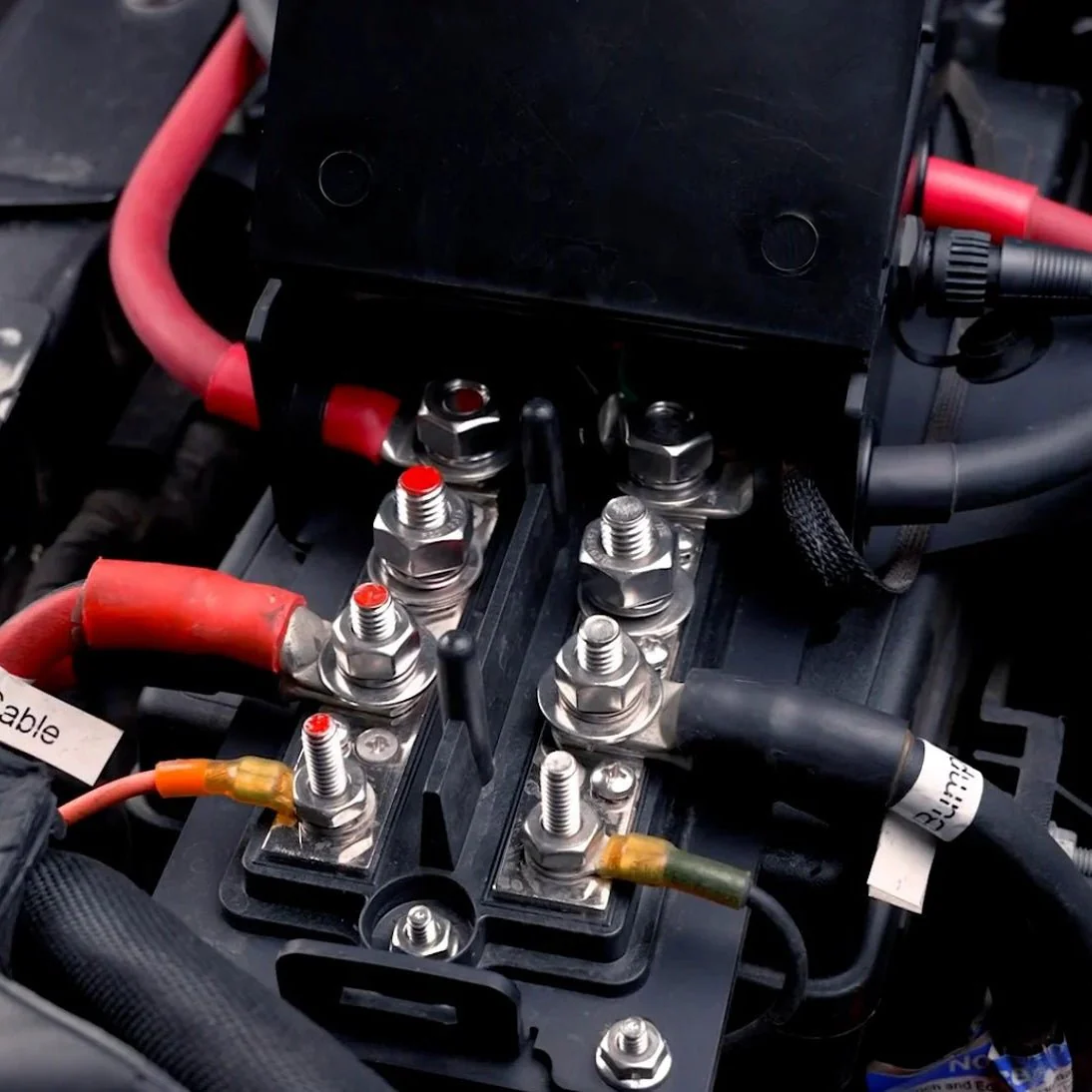 2020-2023 Diesel Wrangler Dual Battery Kit - Under Hood - Image 3