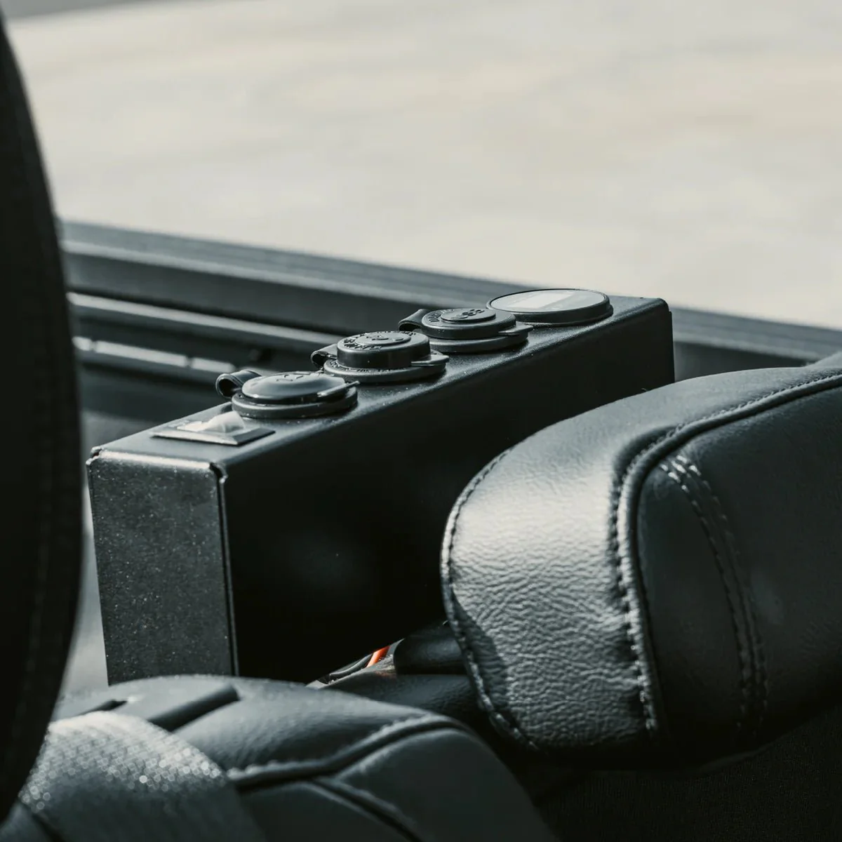 2020+ Jeep Gladiator Outlet Box - Image 4