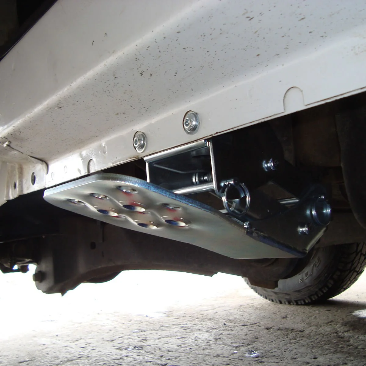 Hide-A-Step: Silver for Ford Super Duty (1999-13) - Image 4