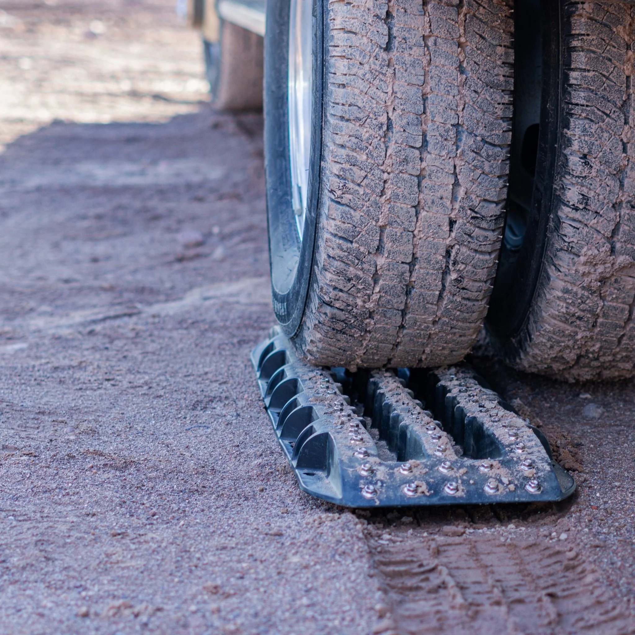 Ultimate Traction recovery board with steel plugs - Image 5